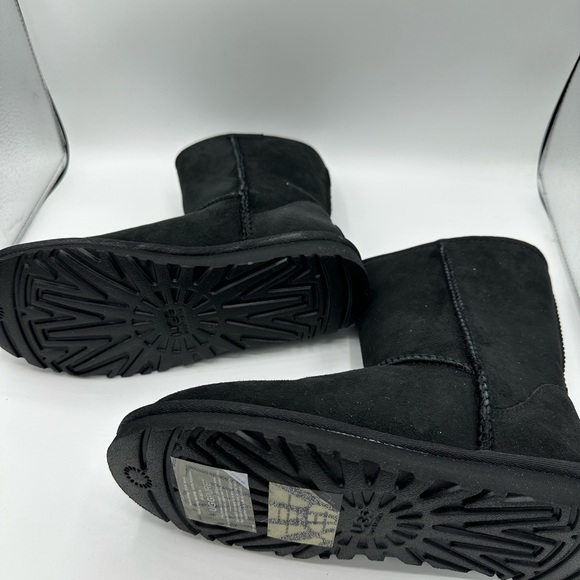 Uggs - Picture 2 of 3